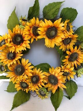 Sunny Sunflower Natural Look Large Wreath